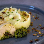 Ballotines de volaille, pesto de pistaches, purée de pommes de terre