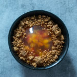 Crème au Neufchâtel, pommes caramélisées, gelée de cidre et crumble au sarrasin