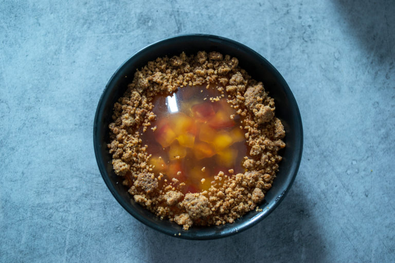 Crème au Neufchâtel, pommes caramélisées, gelée de cidre et crumble au sarrasin