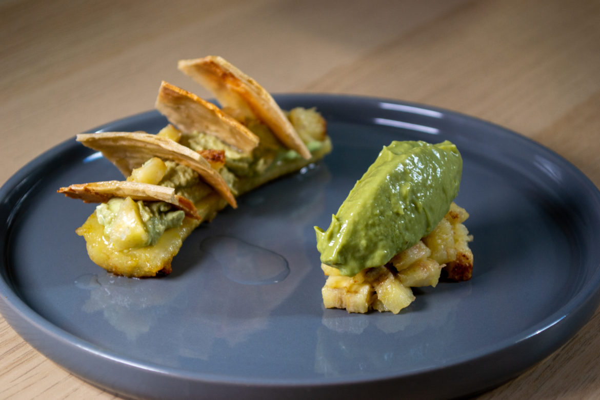 Banane Rôtie, crémeux d'avocat, glace avocat-banane-citron vert et tuiles de banane